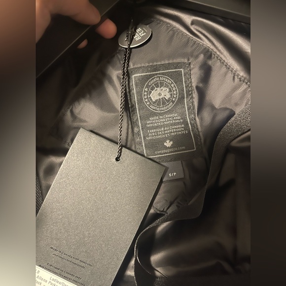 *SOLD* CANADA GOOSE Altona Parka - Picture 16 of 16